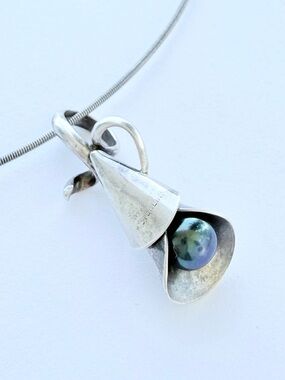 Banner Sterling Calla Lily Black Pearl Pendant Necklace